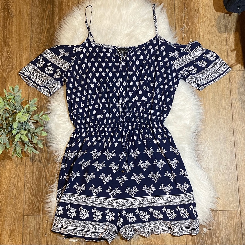 Women’s Navy Blue Pattern Romper Size Large Paisley Casual Summer Outfit